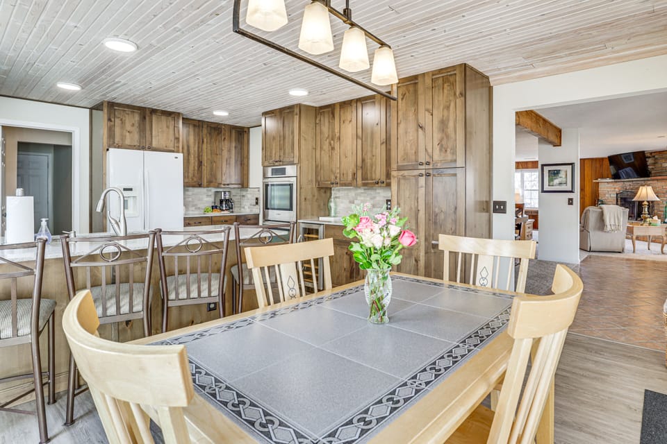 Breakfast Nook | 1st Floor