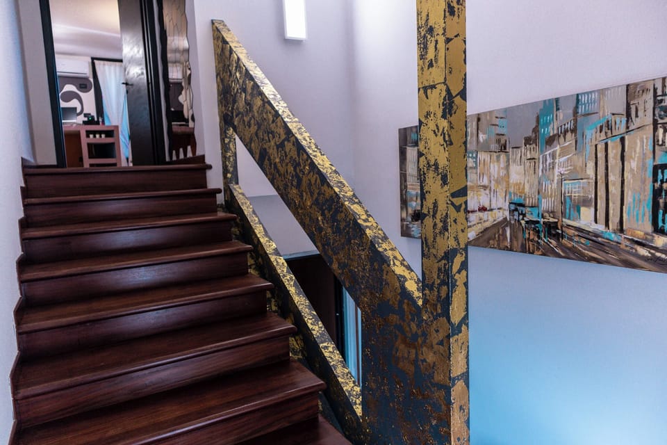 Handrails in stairways
