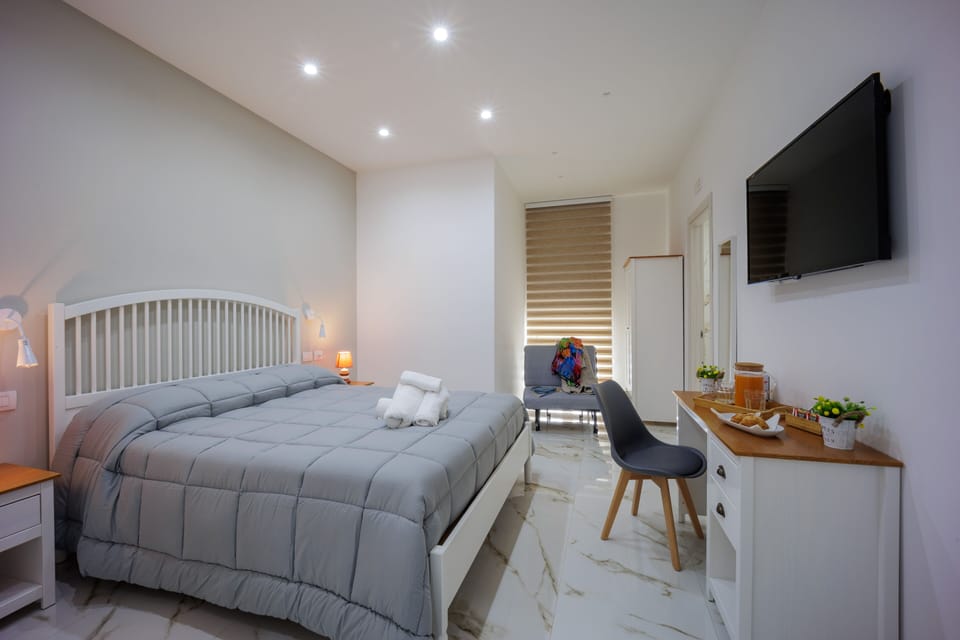 Deluxe Double Room | Minibar, desk, free WiFi, bed sheets