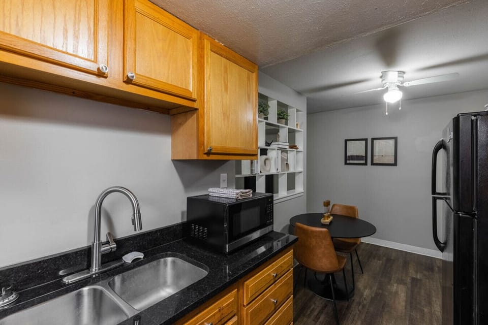 Ensure the cleanliness of your food in this kitchen, equipped with a sink for your convenience
