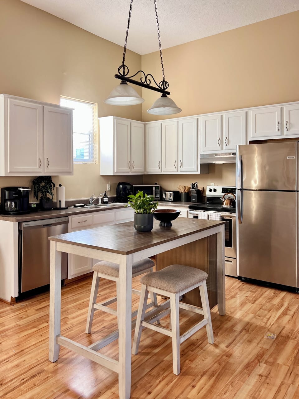 Fully equipped kitchen with island