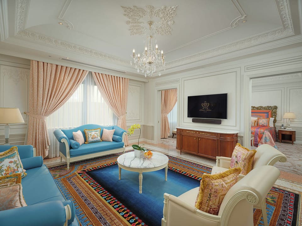 Signature Suite | Minibar, in-room safe, desk, laptop workspace