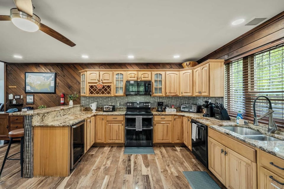 House (5 Bedrooms) | Interior