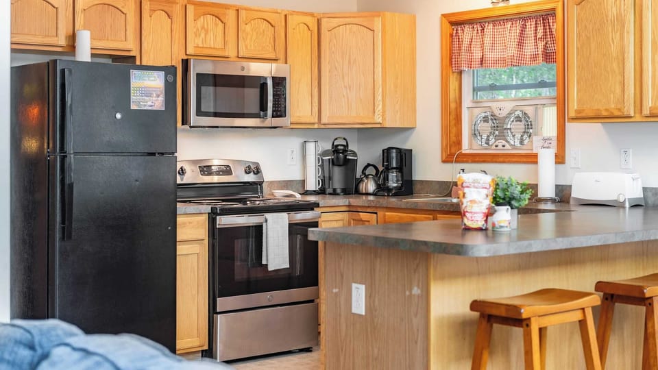 Chalet (4 Bedrooms) | Private kitchen | Fridge, microwave, oven, stovetop