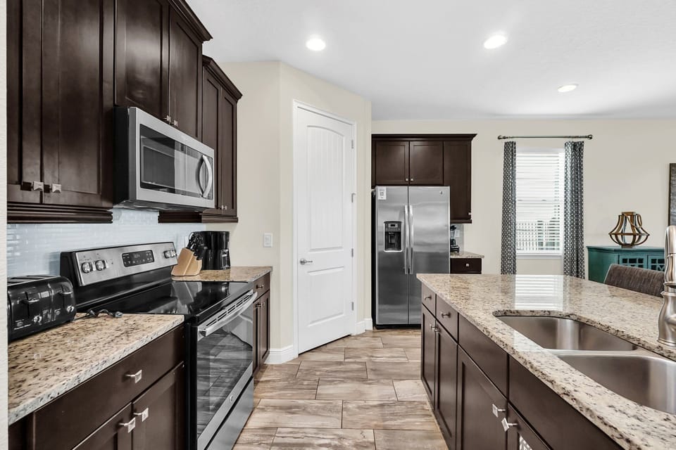 6-web-or-mls-7497-marker-ave