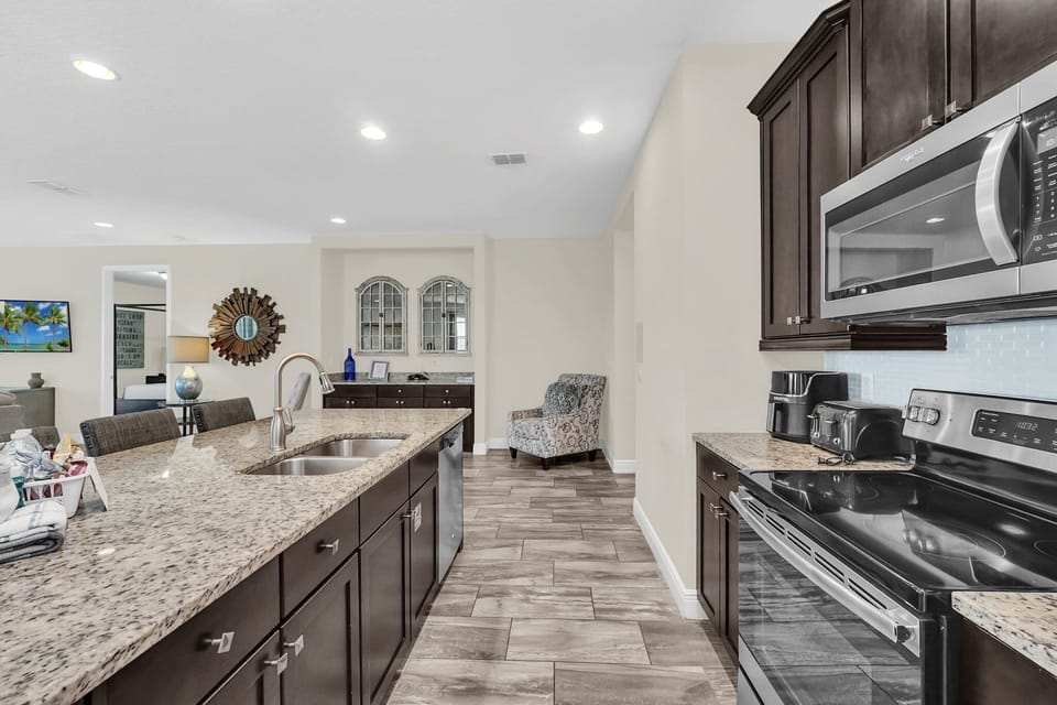 8-web-or-mls-7497-marker-ave