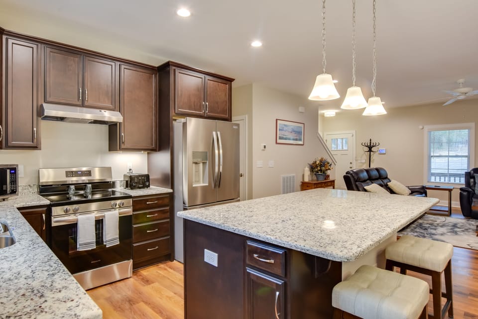 Kitchen | Cooking Basics | Breakfast Bar | 1st Floor