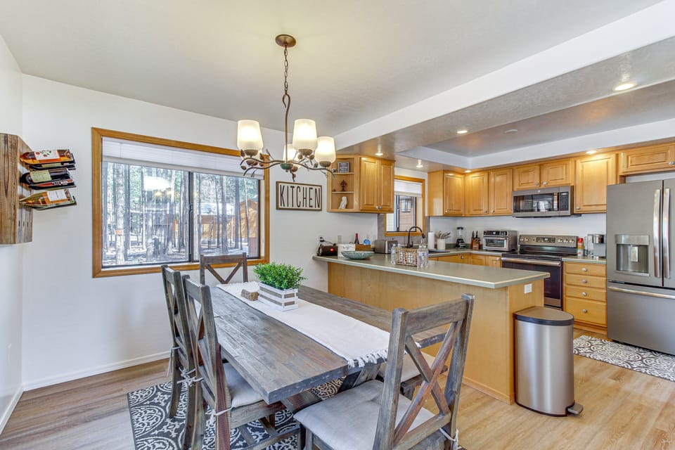 Dining Area | 1st Floor | Dishware/Flatware Provided