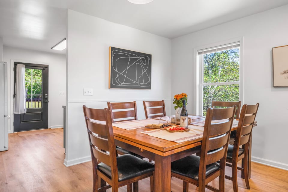 Dining area with a table for six.