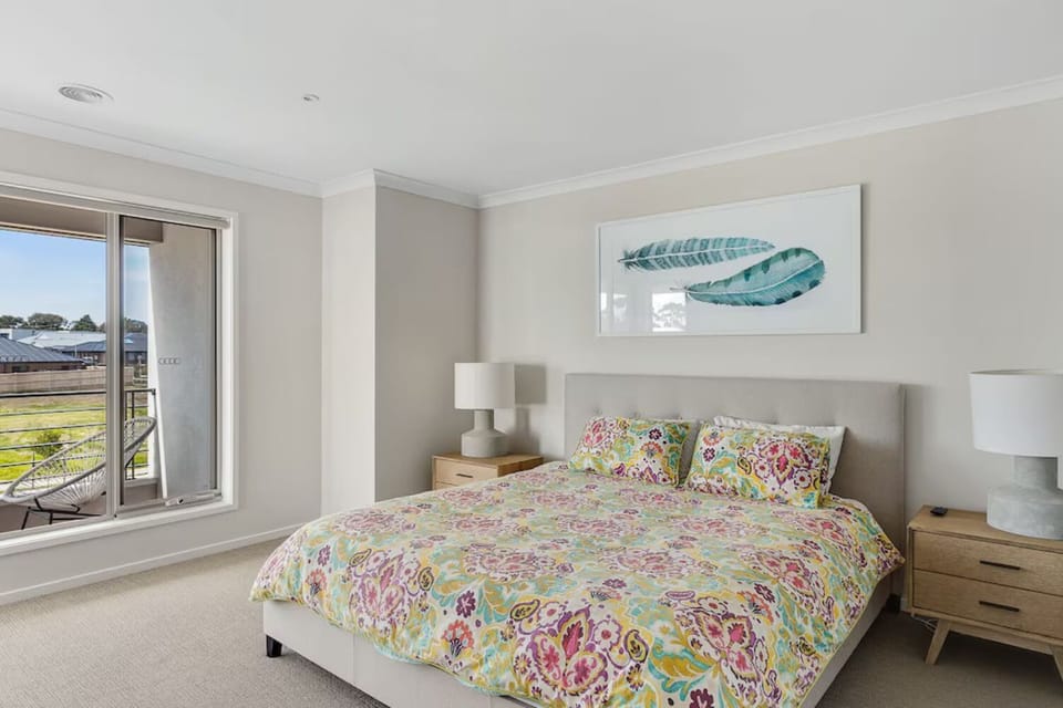Queen bedroom