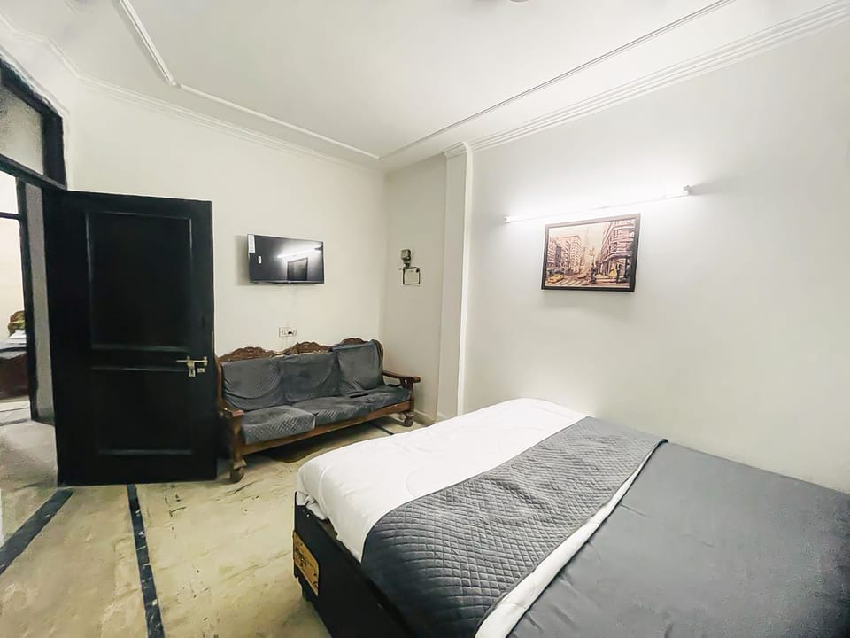 Room | Living area | TV