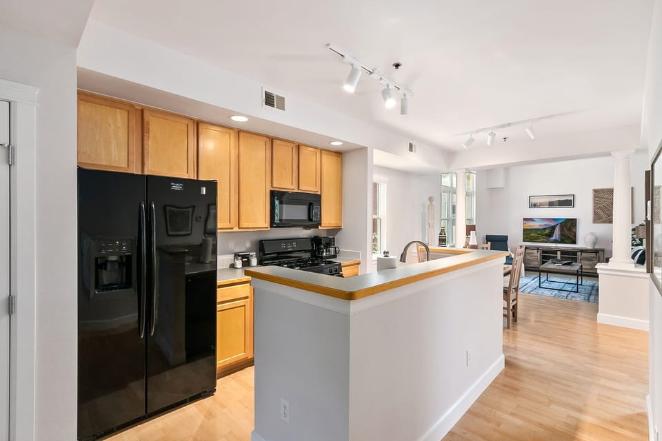 Condo, Multiple Beds, Balcony, Garden View (405 Mason Court (Unit 215)) | Private kitchen | Fridge, microwave, oven, stovetop