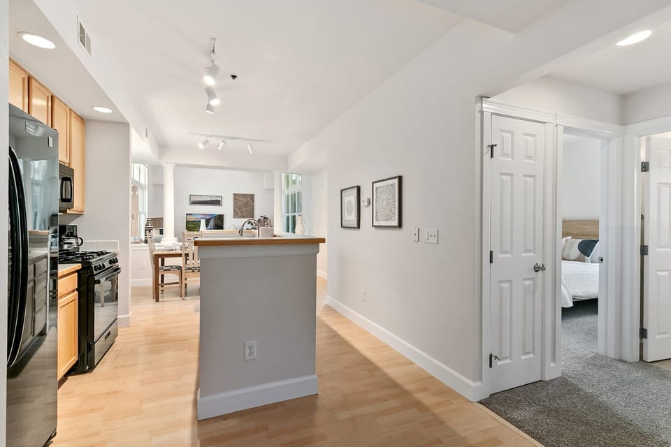 Condo, Multiple Beds, Balcony, Garden View (405 Mason Court (Unit 215)) | Private kitchen | Fridge, microwave, oven, stovetop