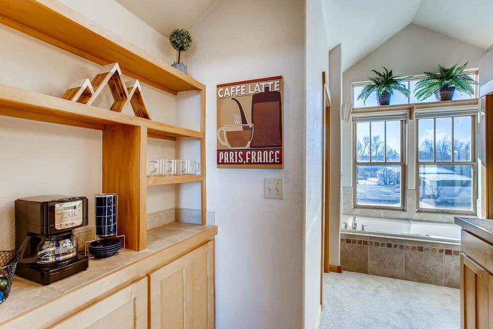 Condo, Multiple Beds, Patio, Garden View (415 Mason Court 5A) | Private kitchen | Fridge, microwave, oven, stovetop