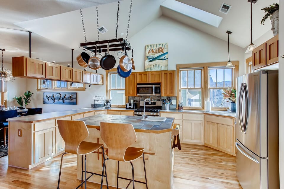 Condo, Multiple Beds, Patio, Garden View (415 Mason Court 5A) | Private kitchen | Fridge, microwave, oven, stovetop
