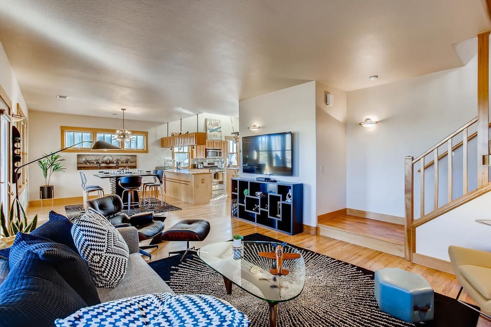 Condo, Multiple Beds, Patio, Garden View (415 Mason Court 5A) | Living area | 65-inch flat-screen TV with digital channels, TV, fireplace