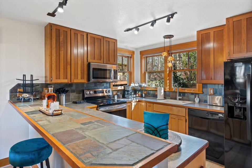 Condo, Multiple Beds, Patio, Garden View (415 Mason Court 5B) | Private kitchen | Fridge, microwave, oven, stovetop