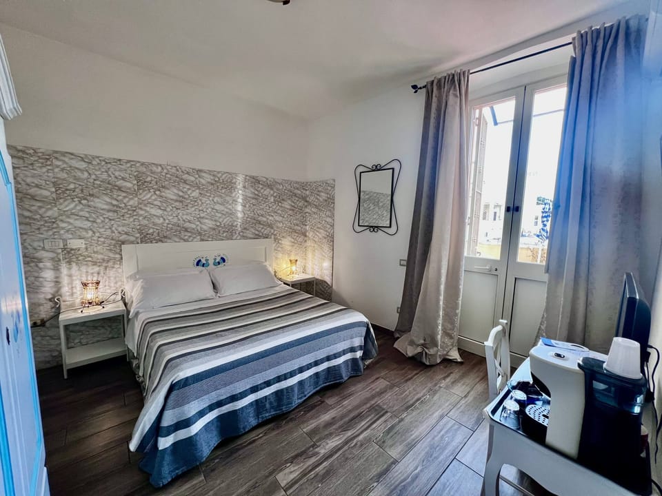 Standard Double Room | Minibar, desk, soundproofing, free WiFi