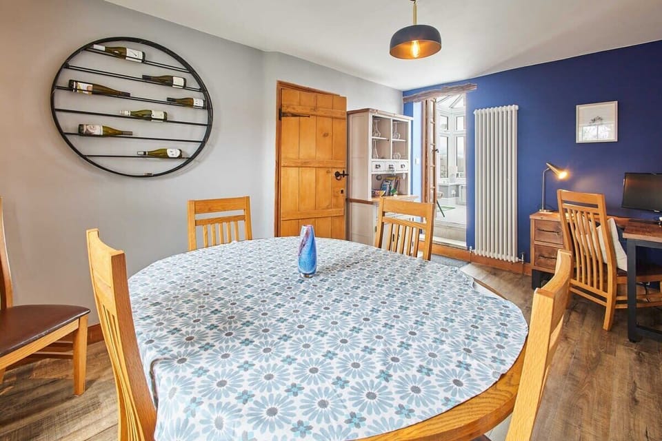 Lime Tree House, Holme - Host & Stay