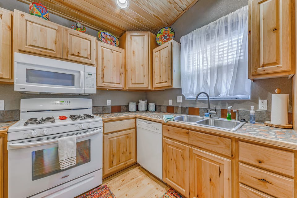 House (2 Bedrooms) | Interior