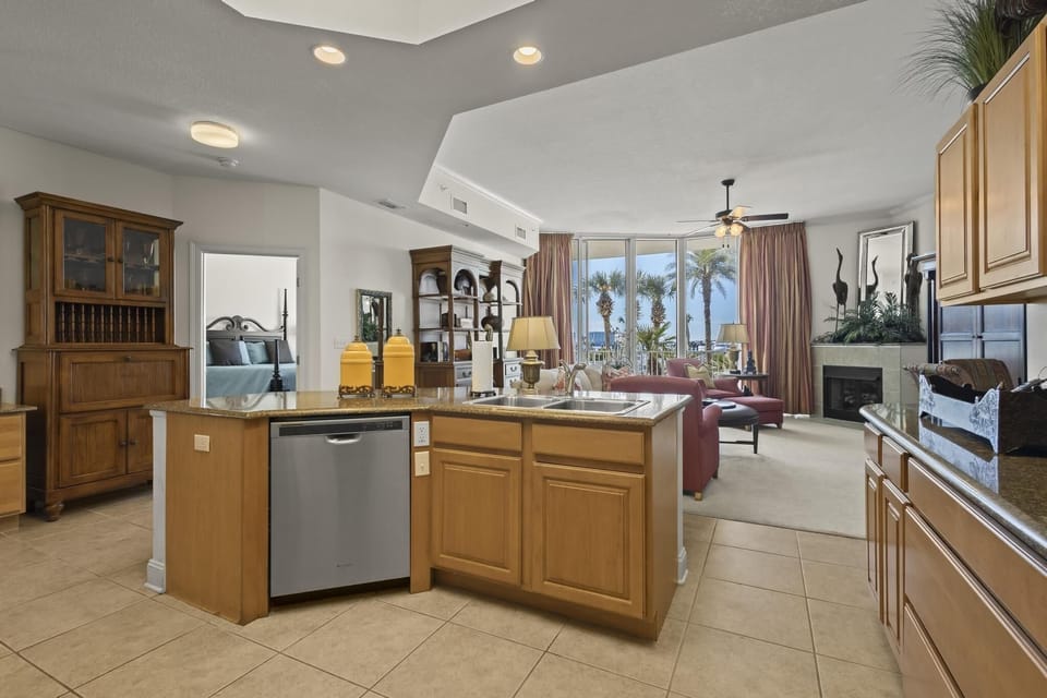 Condo, 3 Bedrooms | Private kitchen | Coffee/tea maker, fridge, oven, toaster