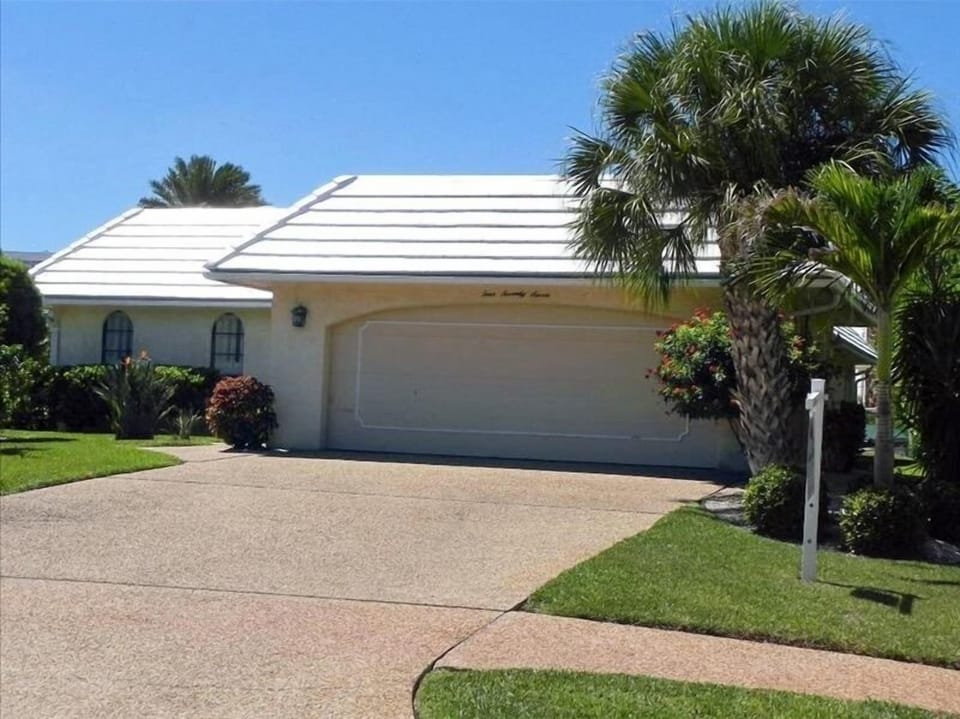 Lido Beach Retreat front exterior