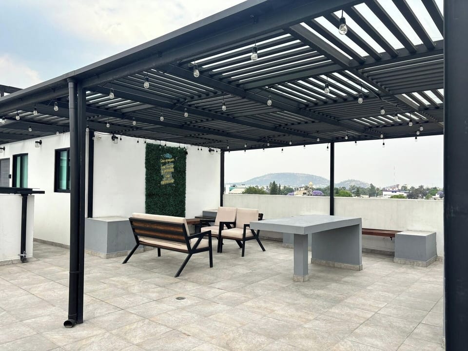Disfruta de una carne asada en las instalaciones del edificio con rooftop con asador, además de contemplar una increíble vista panorámica de la ciudad.