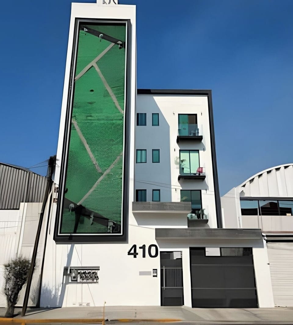 El edificio cuenta con seguridad privada 24/7 .