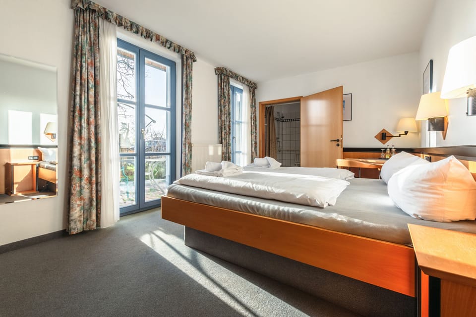 Deluxe Room, Patio | Hypo-allergenic bedding, in-room safe, desk, free WiFi