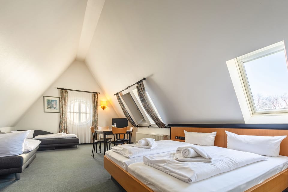 Family Suite | Hypo-allergenic bedding, in-room safe, desk, free WiFi
