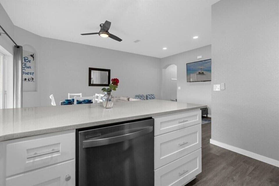 331 Miramar Ave (14).jpg