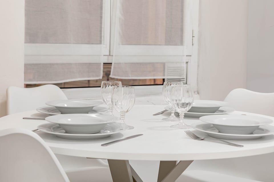 Dining table (2)