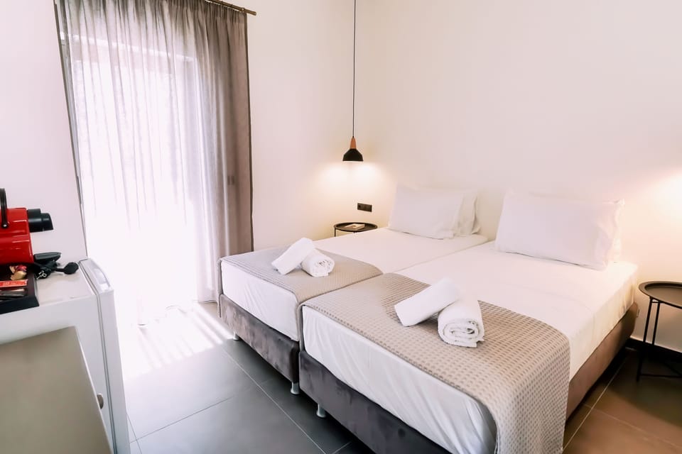 Free minibar items, in-room safe, free WiFi, bed sheets