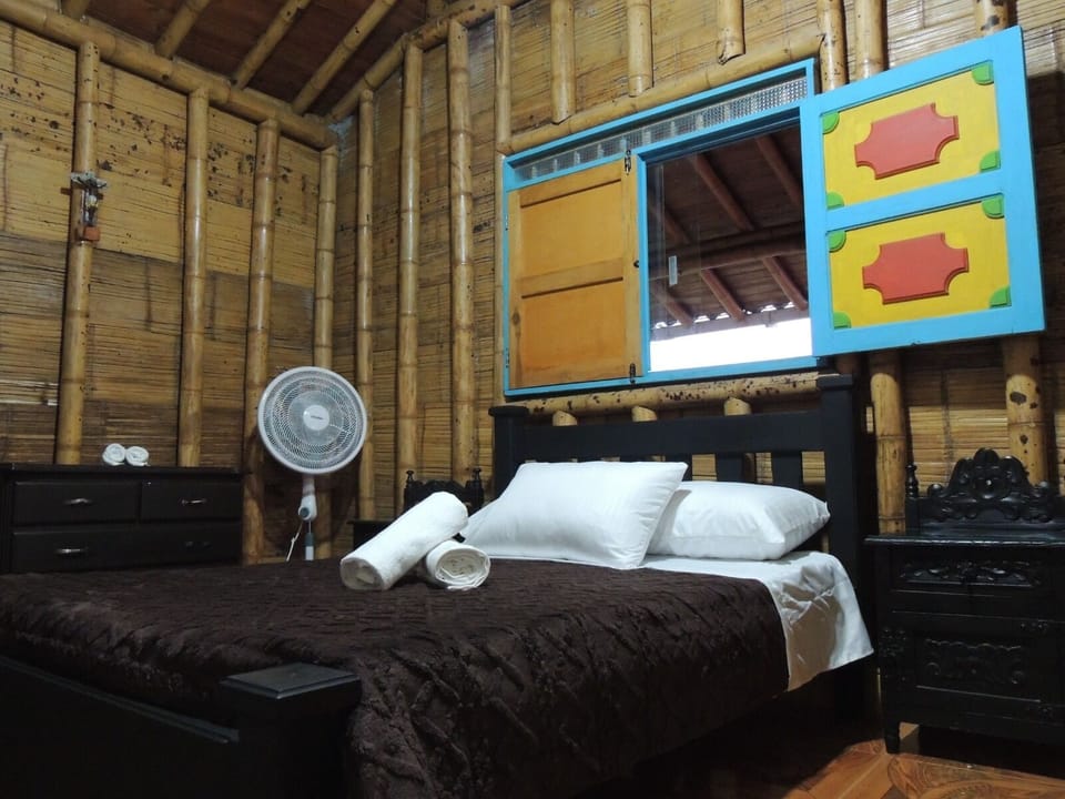 Double Room, 1 Double Bed, Private Bathroom, Pool View | Bed sheets