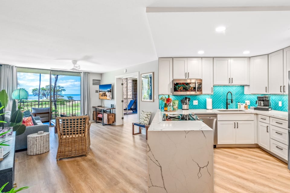 Luxury Apartment, Ocean View | Private kitchen | Full-size fridge, microwave, oven, stovetop