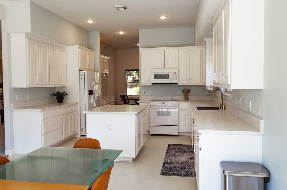 Spacious and fully equipped kitchen to prepare meals or share a delivered meal