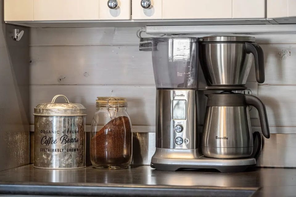 Programable coffee machine, with complimentary coffee