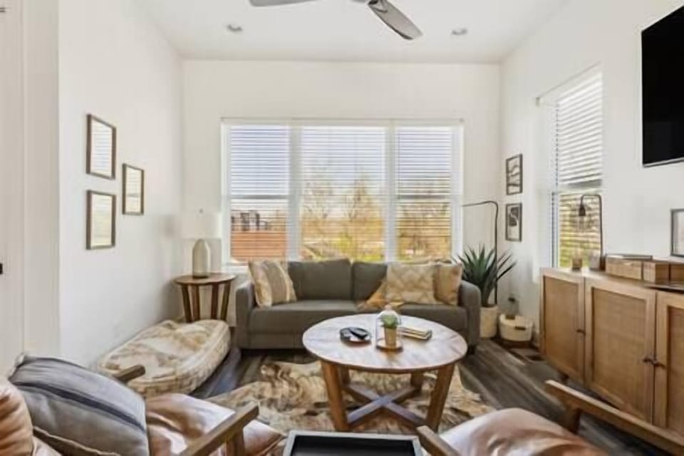 84ade23c-22eb-4b00-bf43-993ebb856189