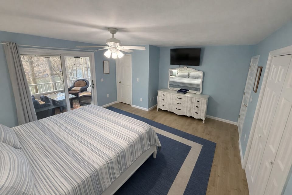 Master bedroom with King bed