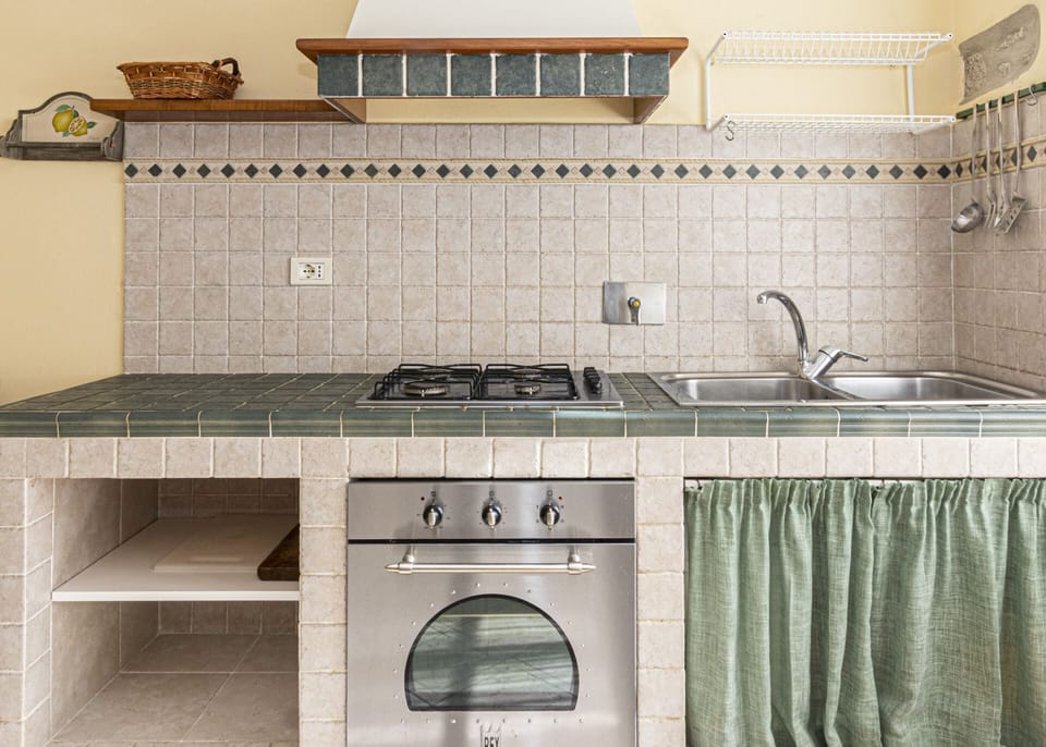 kitchen-Casa Verde-Elba Island