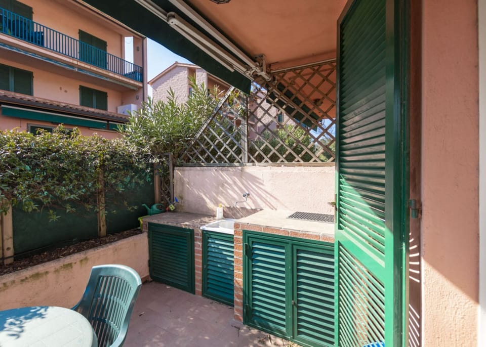 Lina, apartment in Elba Island, outdoor space