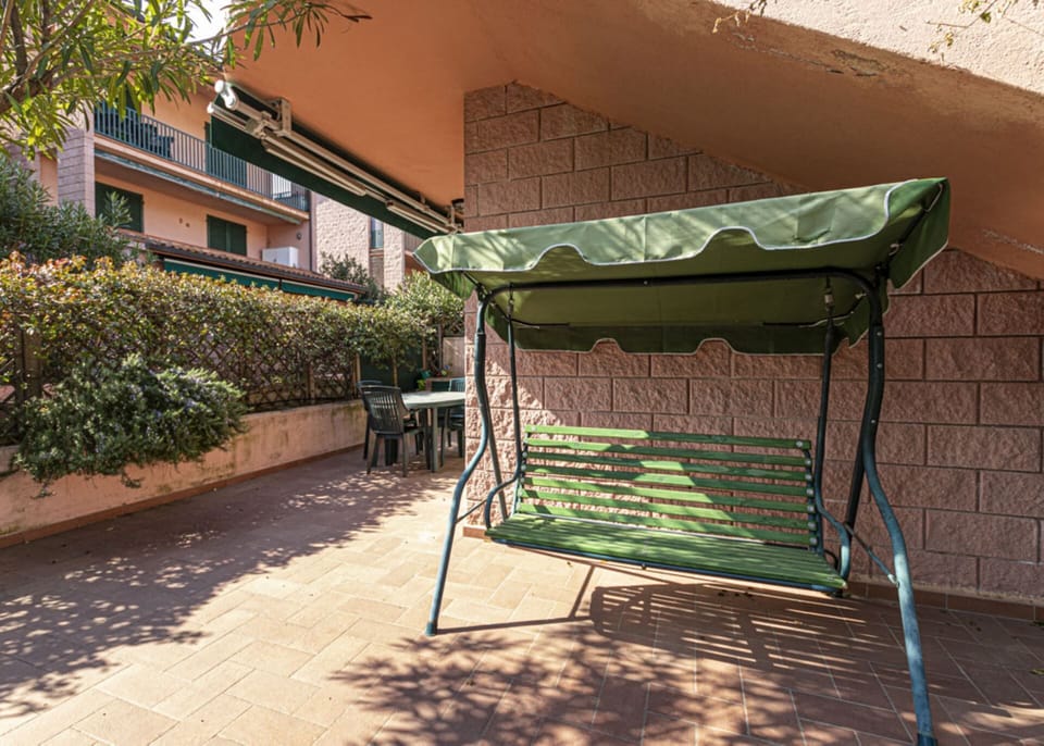 Lina, apartment in Elba Island, outdoor area, under the steps