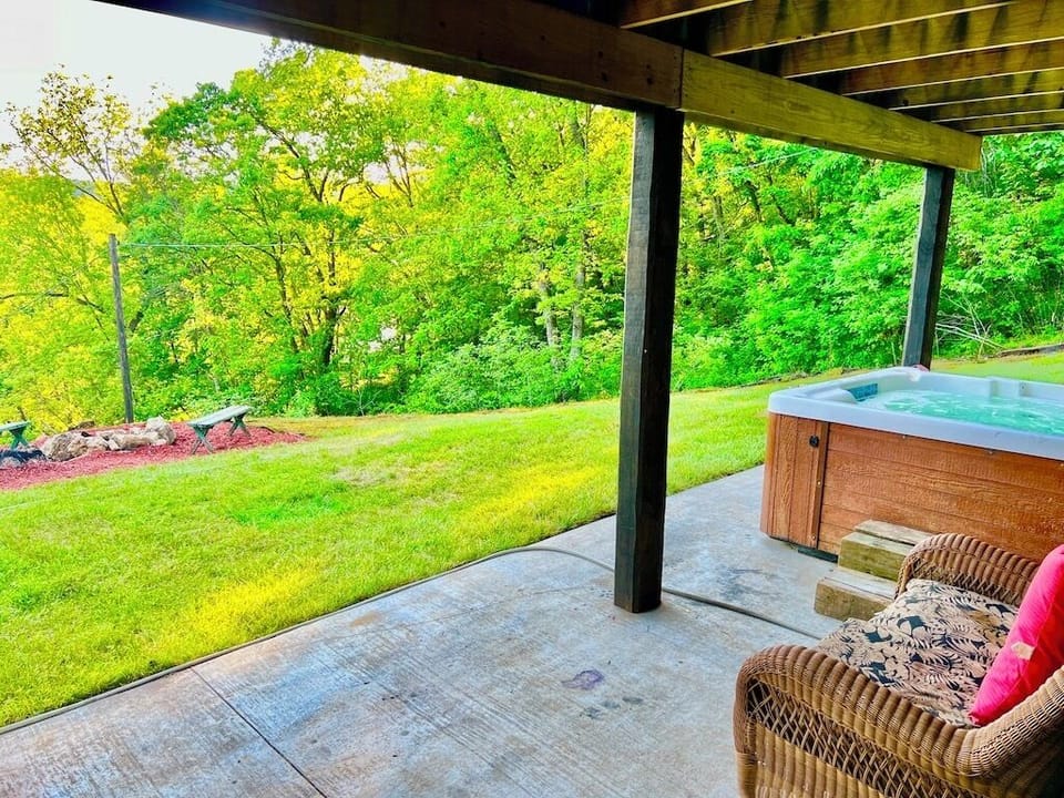 Outdoor spa tub