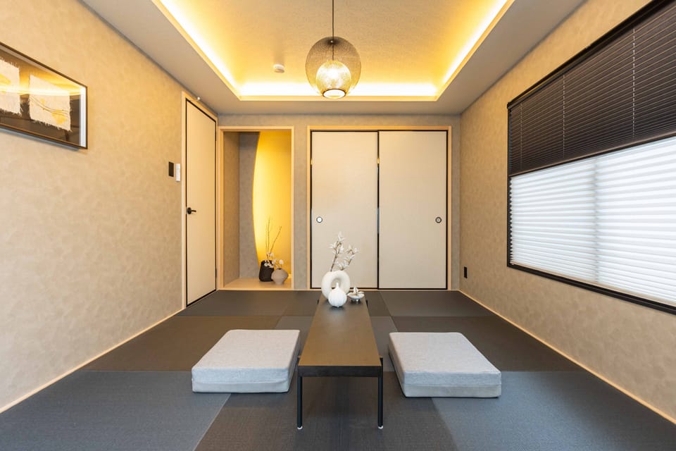 Design House | 3 bedrooms, memory foam beds, blackout drapes, iron/ironing board