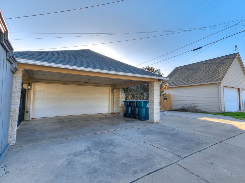 The parking area is to the right of the garage (the uncovered parking area). This is where we store the trash/recycling bins. There is no garage parking. This is a shared parking space with the other listing.