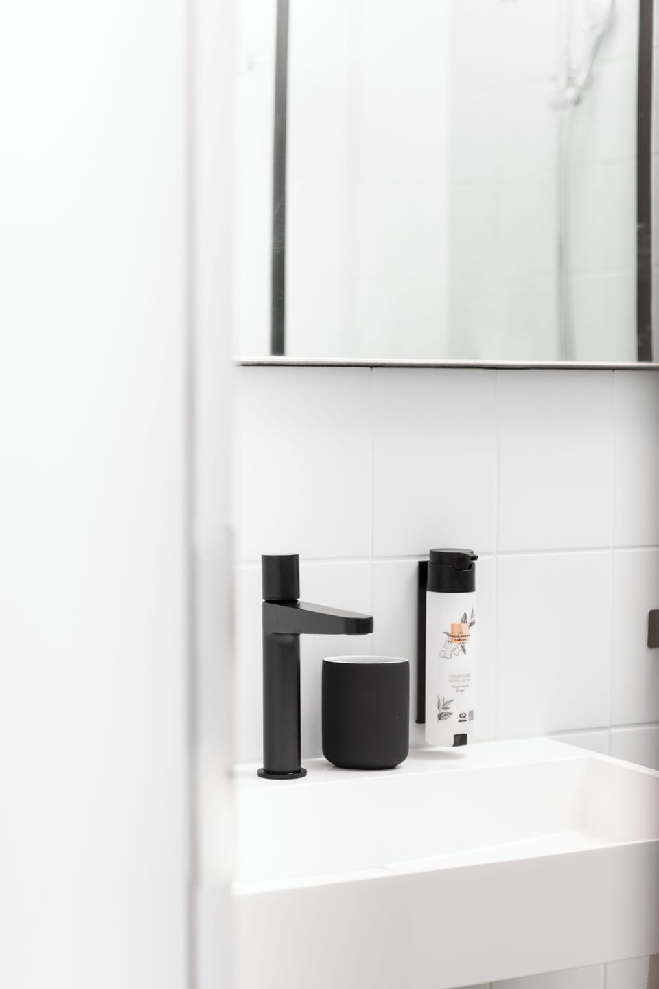 Shower, rainfall showerhead, free toiletries, hair dryer