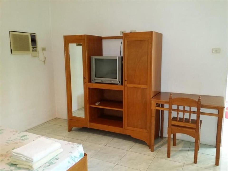 Desk, soundproofing, rollaway beds, bed sheets