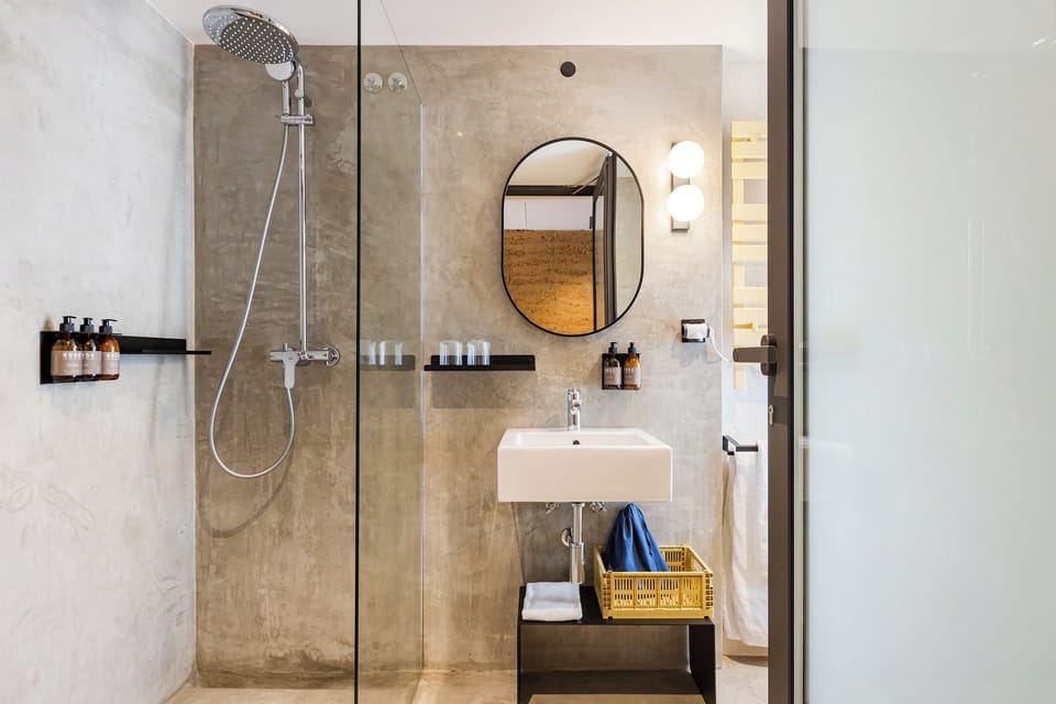 Deluxe Double Room, Multiple Bedrooms | Bathroom | Designer toiletries, hair dryer, bathrobes, towels
