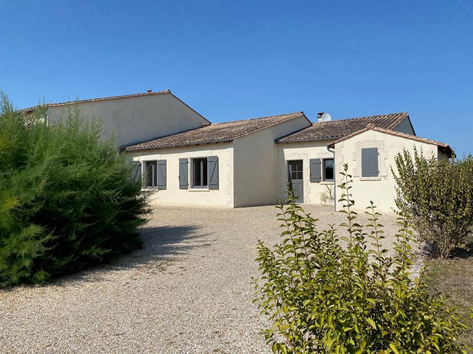 Villa with own parking at the front (garden around the house, not enclosed). 