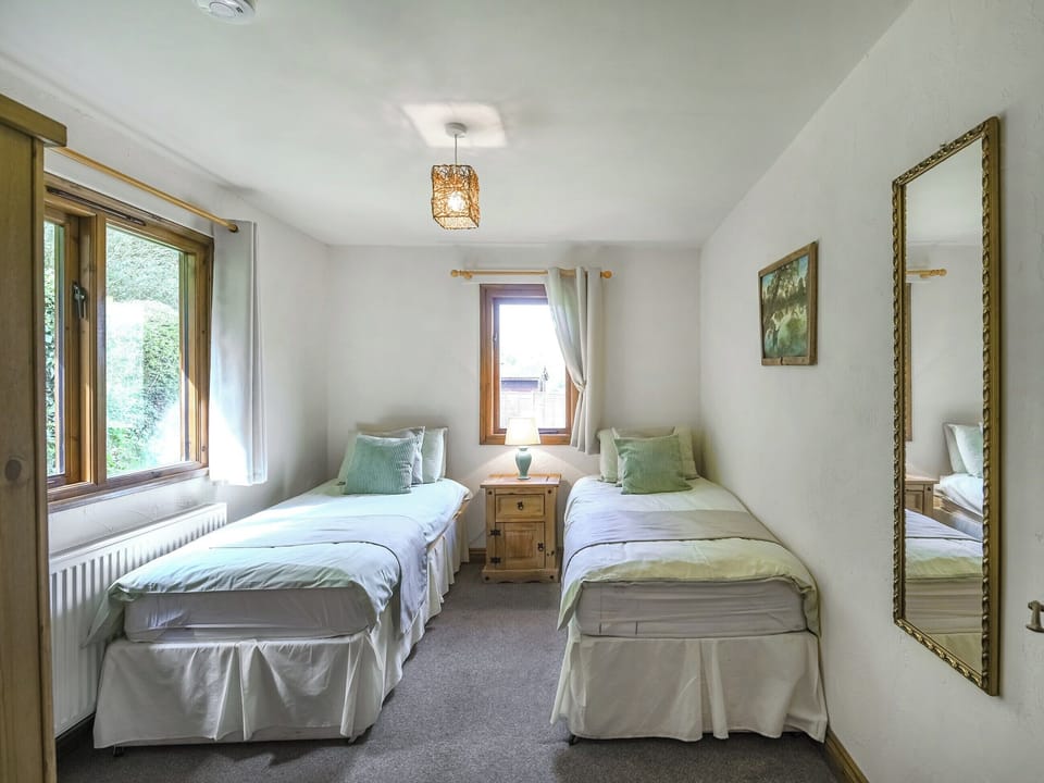 Twin bedroom | Pine Lodge - Shropshire Getaways, Bridgnorth and Ironbridge